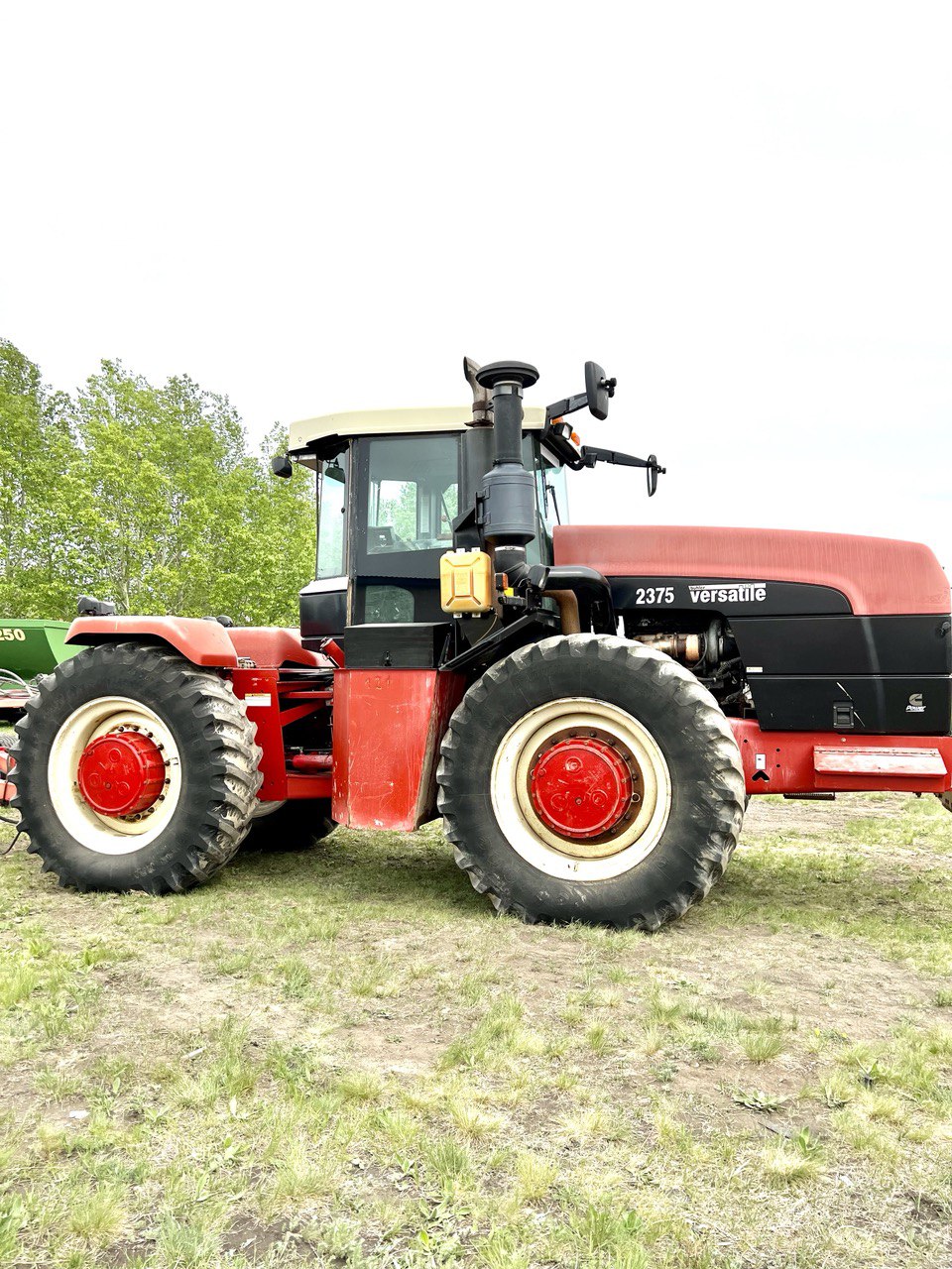 Трактор Buhler Versatile 2375