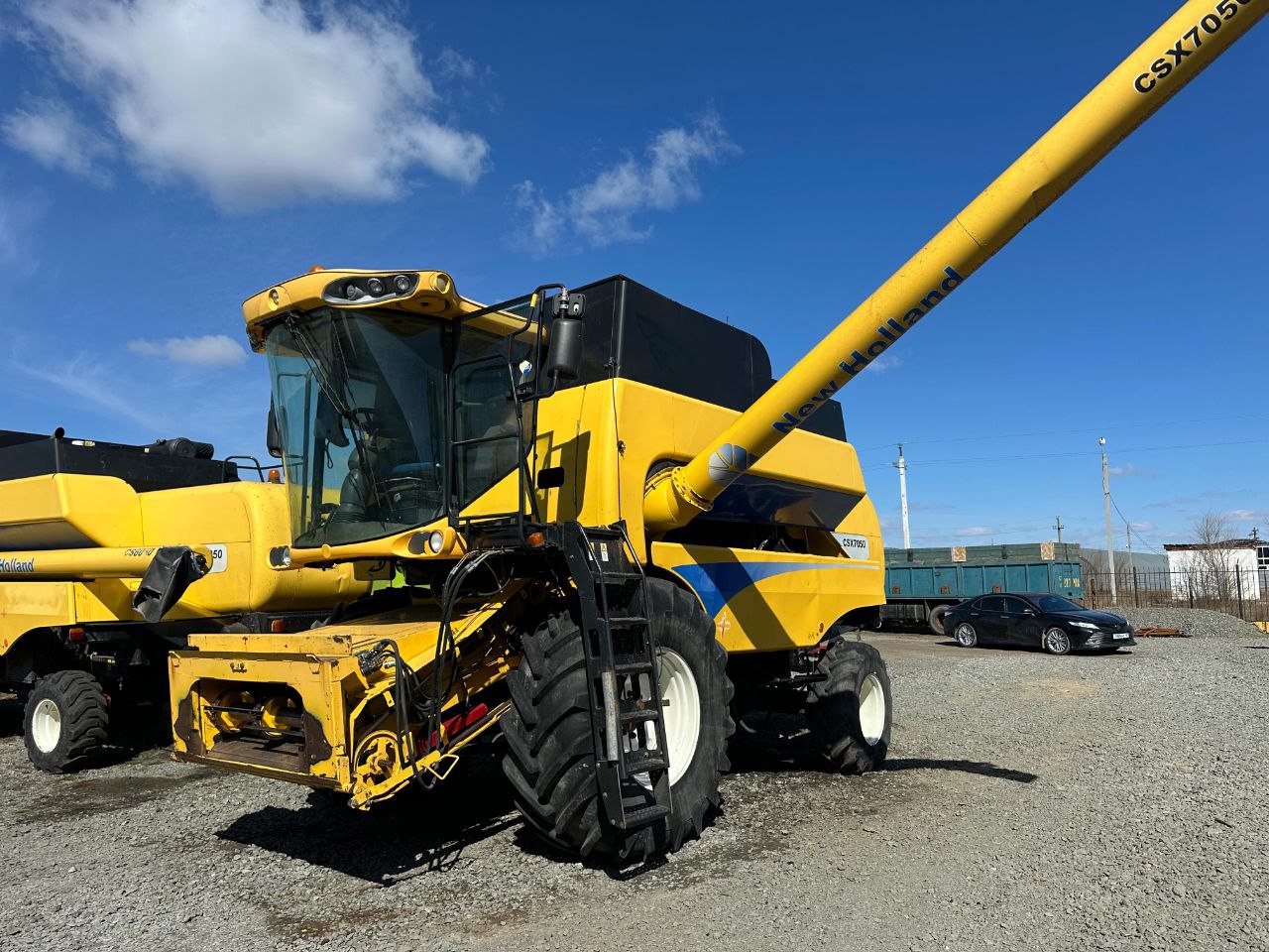 Комбайн New Holland CSX7050