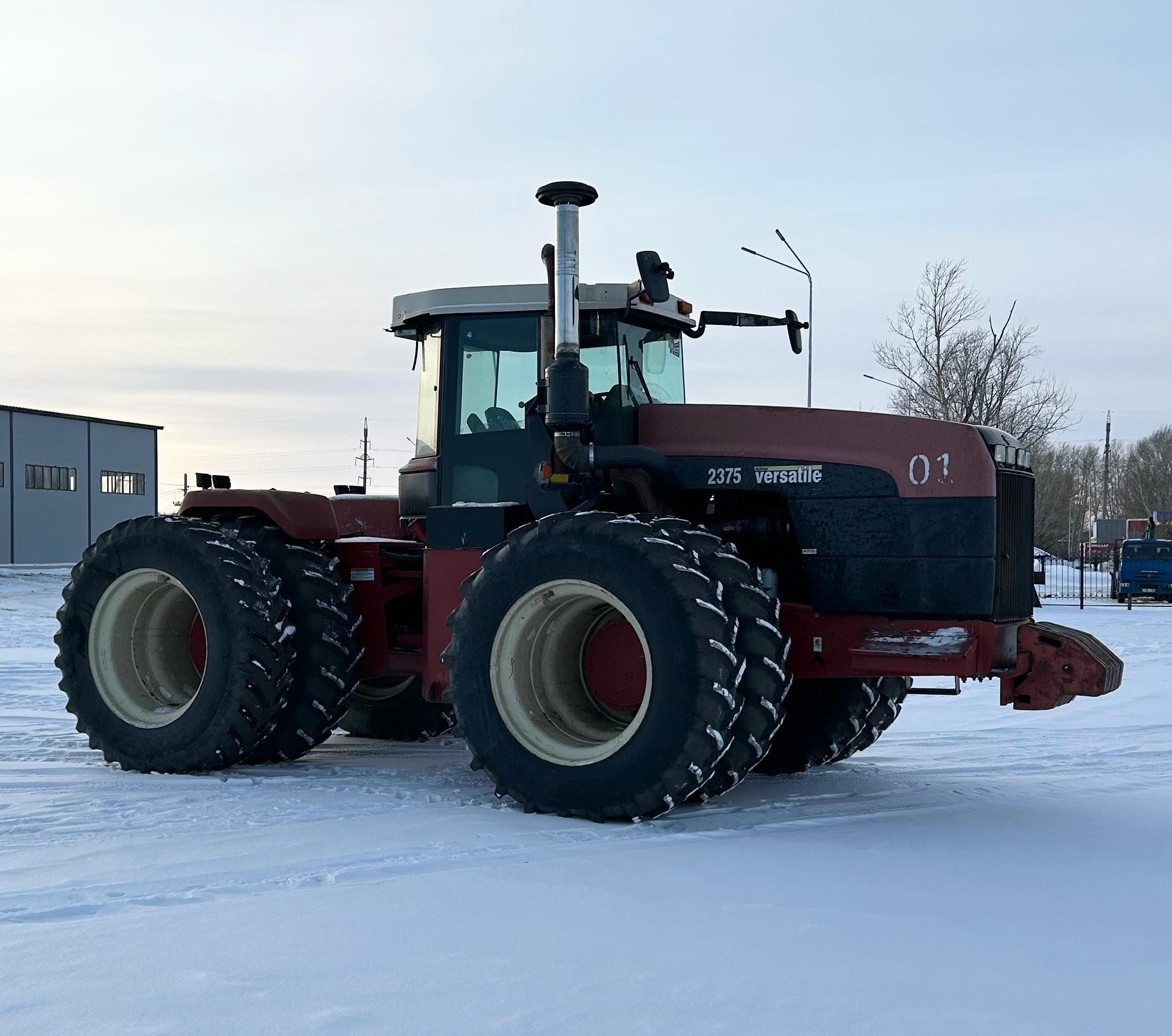 Трактор Buhler Versatile 2375