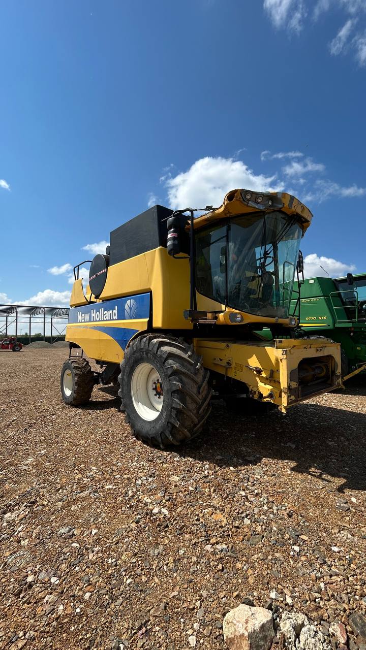 Комбайн New Holland CSX7050